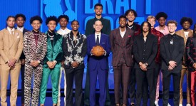 火箭队交易方案揭秘：库里加盟引发热议，西部格局重塑在即